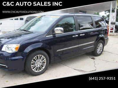2013 Chrysler Town & Country, $6595. Photo 1