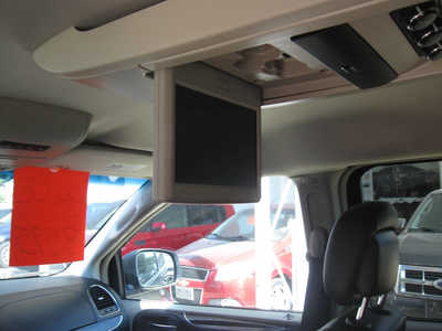 2016 Chrysler Town & Country, $8595. Photo 4