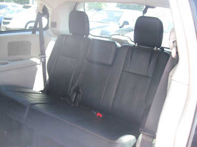 2016 Chrysler Town & Country, $8595. Photo 6