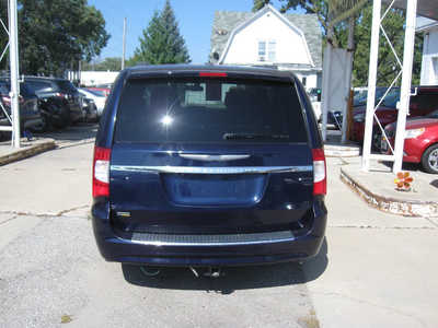 2016 Chrysler Town & Country, $8595. Photo 8