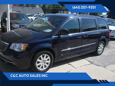 2016 Chrysler Town & Country, $8595. Photo 1