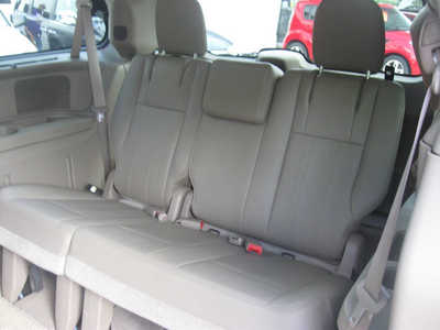 2016 Chrysler Town & Country, $12595. Photo 7