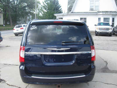 2016 Chrysler Town & Country, $12595. Photo 9