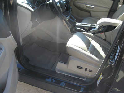 2015 Ford Escape, $9995. Photo 4