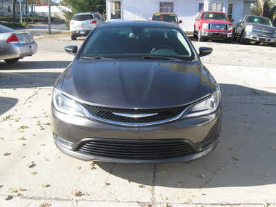 2017 Chrysler 200, $9195. Photo 11