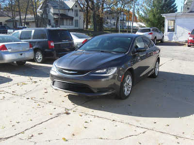 2017 Chrysler 200, $9195. Photo 2