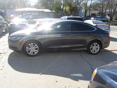 2017 Chrysler 200, $9195. Photo 3