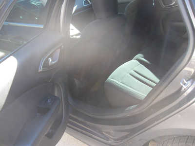 2017 Chrysler 200, $9195. Photo 5