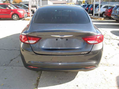 2017 Chrysler 200, $9195. Photo 6
