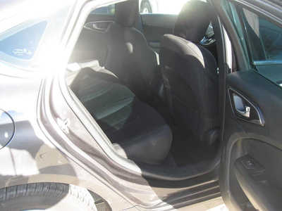 2017 Chrysler 200, $9195. Photo 9