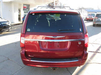 2014 Chrysler Town & Country, $7595. Photo 7