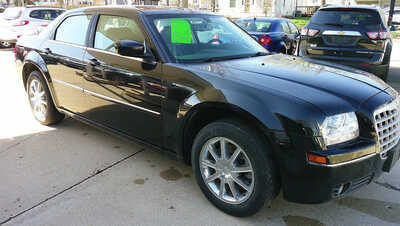2009 Chrysler 300, $5995. Photo 11