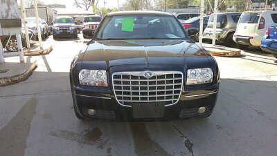 2009 Chrysler 300, $5995. Photo 12