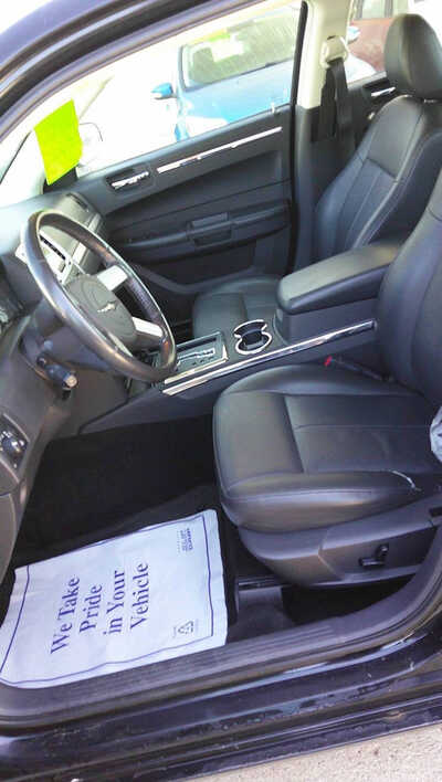 2009 Chrysler 300, $5995. Photo 3
