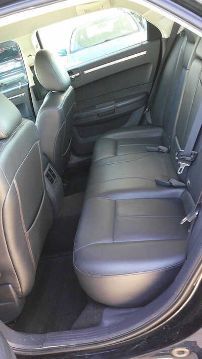 2009 Chrysler 300, $5995. Photo 4