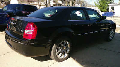 2009 Chrysler 300, $5995. Photo 8