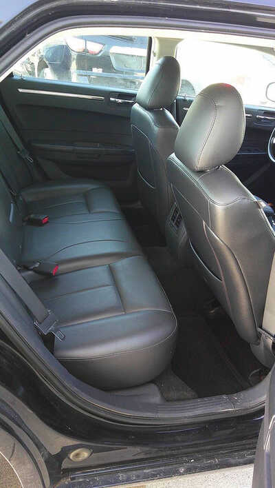 2009 Chrysler 300, $5995. Photo 9