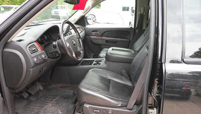 2011 Chevrolet Suburban, $7495. Photo 4