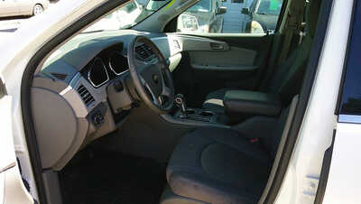 2012 Chevrolet Traverse, $4995. Photo 3