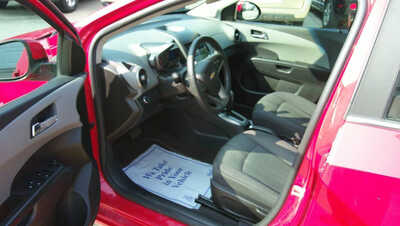 2013 Chevrolet Sonic, $5595. Photo 4