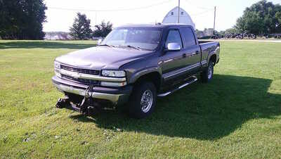 2002 Chevrolet 1500 Crew Cab, $7995. Photo 2