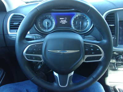 2019 Chrysler 300, $17900. Photo 11