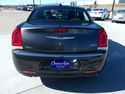 2019 Chrysler 300, $17900. Photo 3
