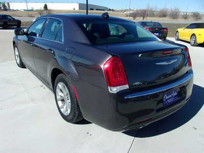 2019 Chrysler 300, $19850. Photo 4