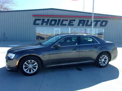 2019 Chrysler 300, $19850. Photo 5