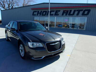 2019 Chrysler 300, $19850. Photo 1