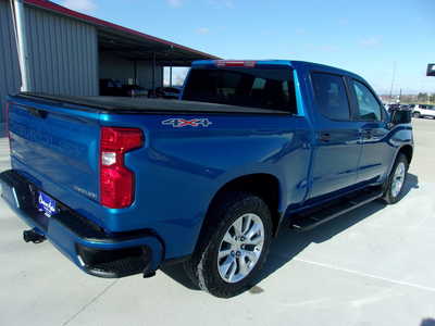 2022 Chevrolet 1500 Crew Cab, $29850. Photo 3