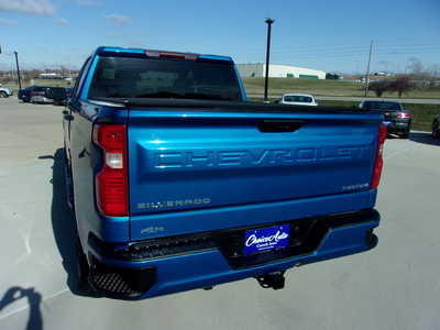 2022 Chevrolet 1500 Crew Cab, $29850. Photo 4