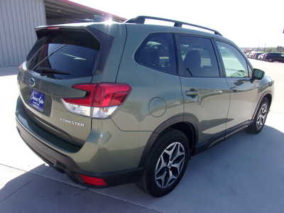 2020 Subaru Forester, $25900. Photo 3