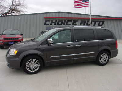 2014 Chrysler Town & Country, $12900. Photo 6