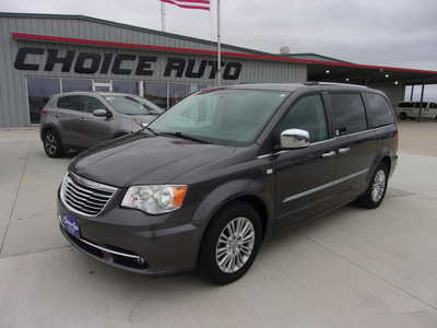 2014 Chrysler Town & Country, $12900. Photo 7