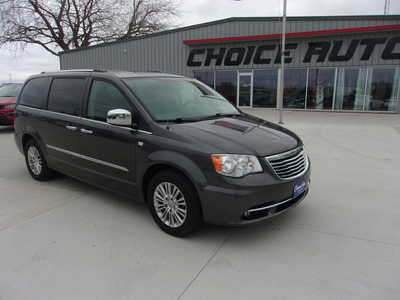 2014 Chrysler Town & Country, $12900. Photo 1