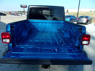 2021 Jeep Gladiator, $36900. Photo 6