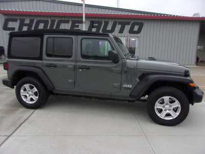2020 Jeep Wrangler Unlimited, $25900. Photo 4