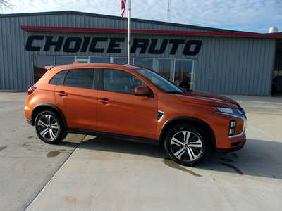 2022 Mitsubishi Outlander, $19850. Photo 2