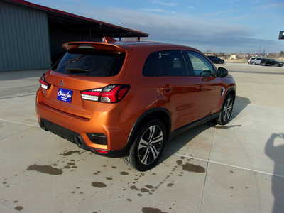 2022 Mitsubishi Outlander, $19850. Photo 3