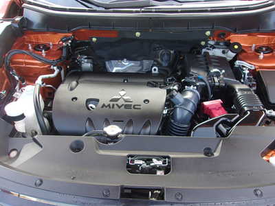 2022 Mitsubishi Outlander, $19850. Photo 8