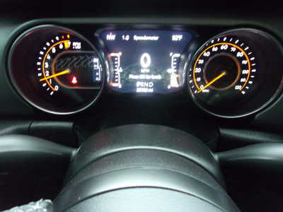 2021 Jeep Gladiator, $33900. Photo 12