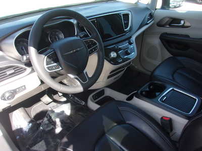 2023 Chrysler Pacifica, $23400. Photo 11
