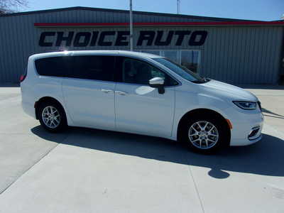 2023 Chrysler Pacifica, $23400. Photo 2
