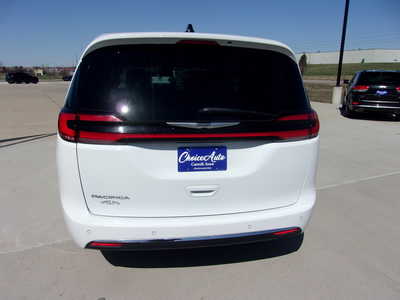 2023 Chrysler Pacifica, $23400. Photo 4