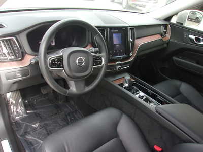 2023 Volvo XC60, $28900. Photo 11