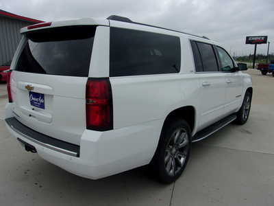 2016 Chevrolet Suburban, $23900. Photo 3