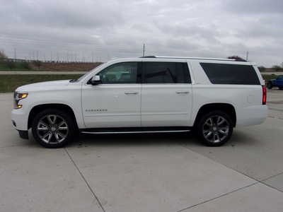 2016 Chevrolet Suburban, $23900. Photo 6