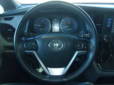 2017 Toyota Sienna, $21500. Photo 12
