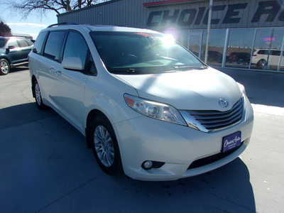 2017 Toyota Sienna, $21500. Photo 2